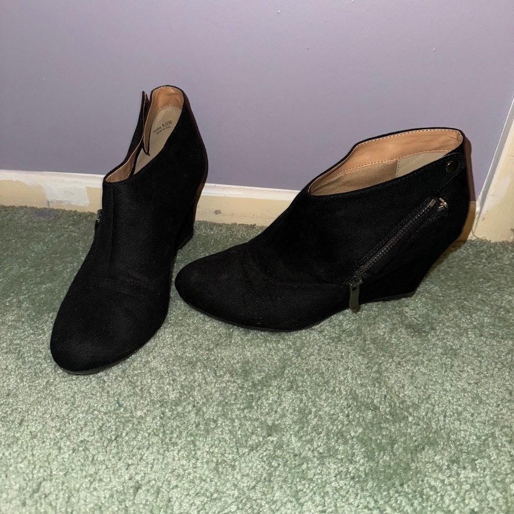 CL Laundry Size 8.5 wedge bootie